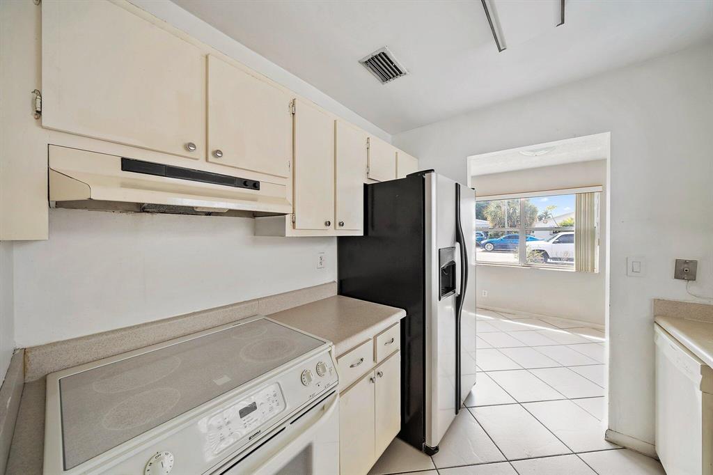 1658 W 10th Street
