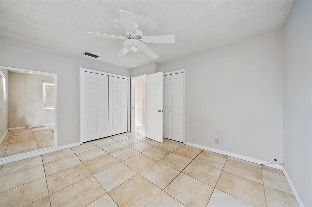 1658 W 10th Street