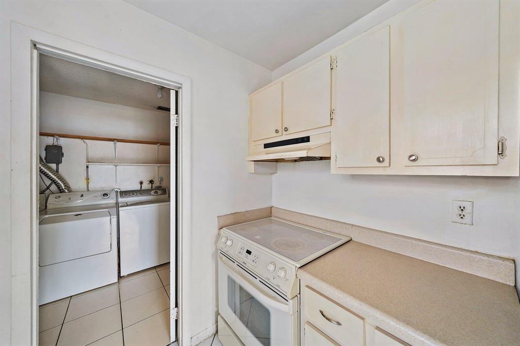 1658 W 10th Street