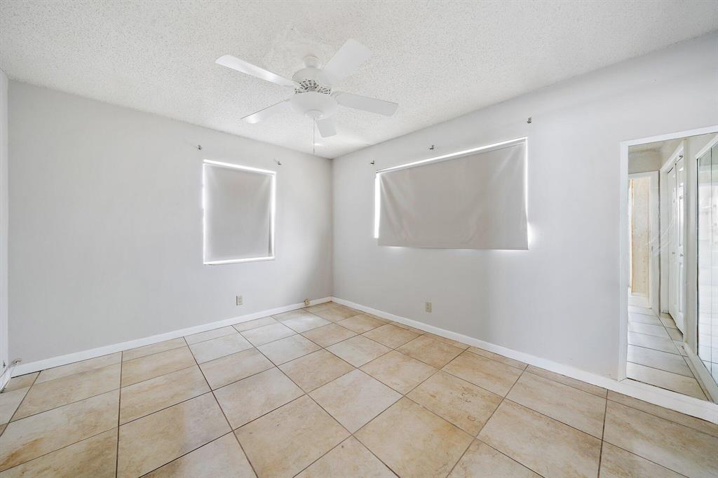 1658 W 10th Street