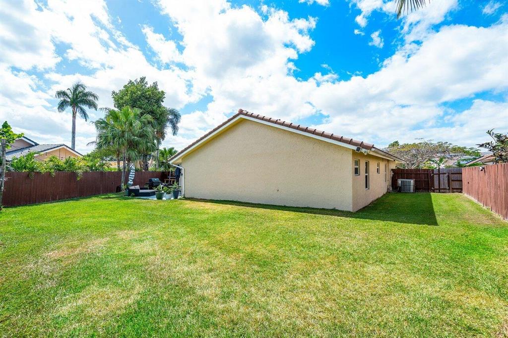 5380 Helene Circle