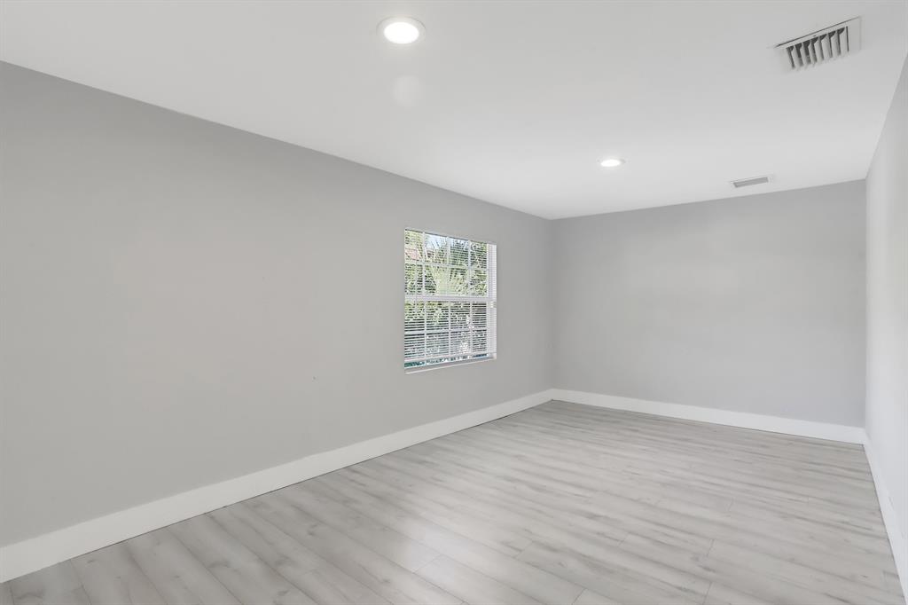 38 SW 8th Avenue
