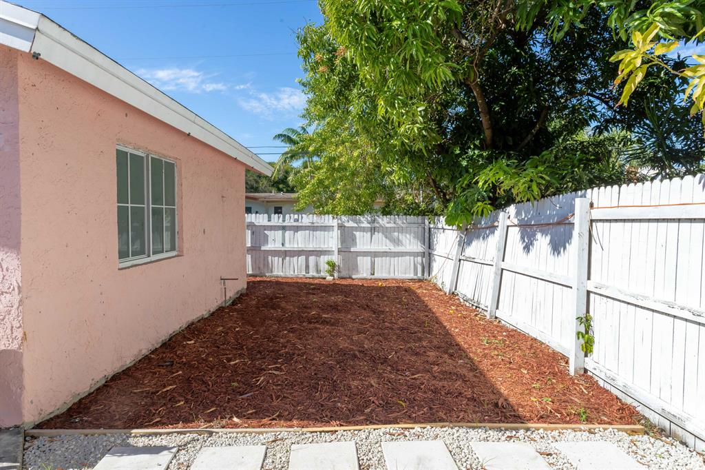 38 SW 8th Avenue