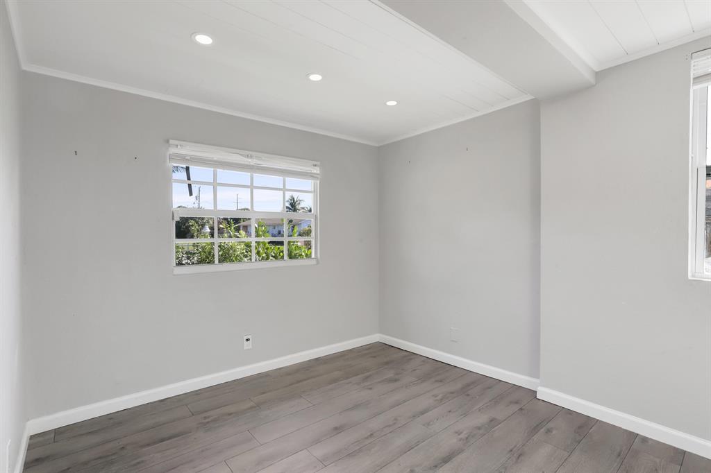 38 SW 8th Avenue
