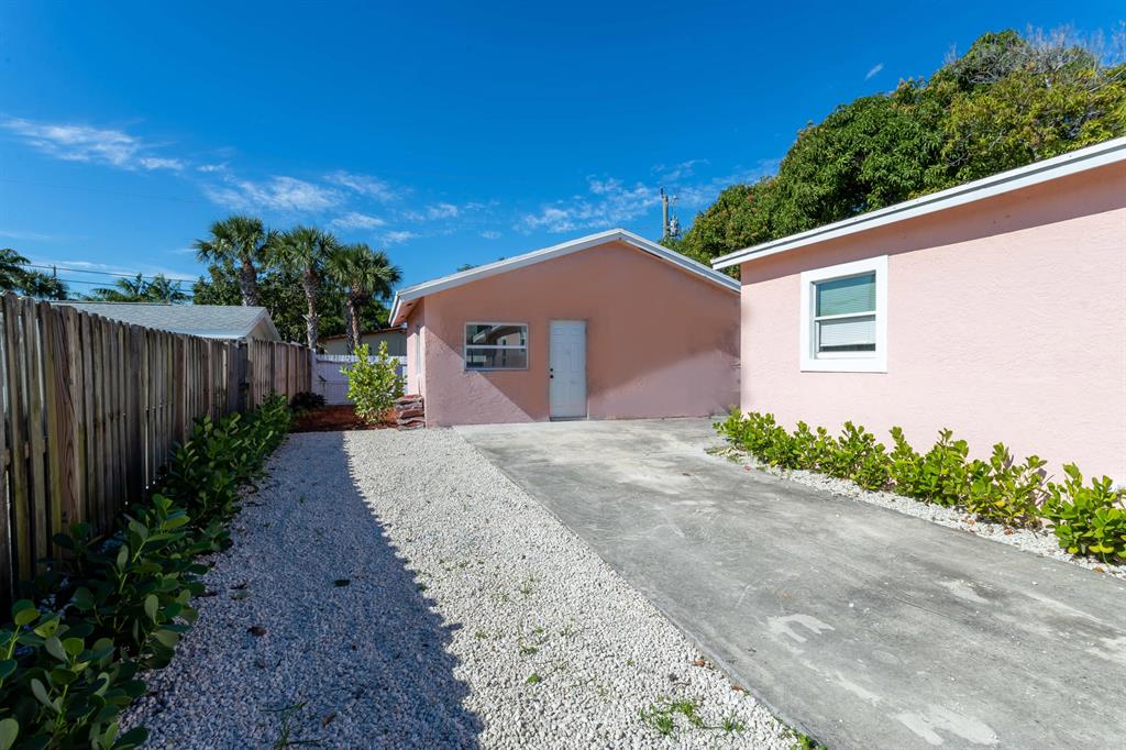 38 SW 8th Avenue
