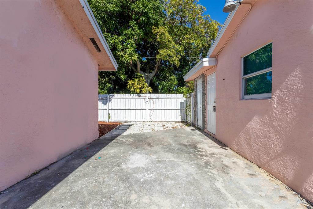 38 SW 8th Avenue