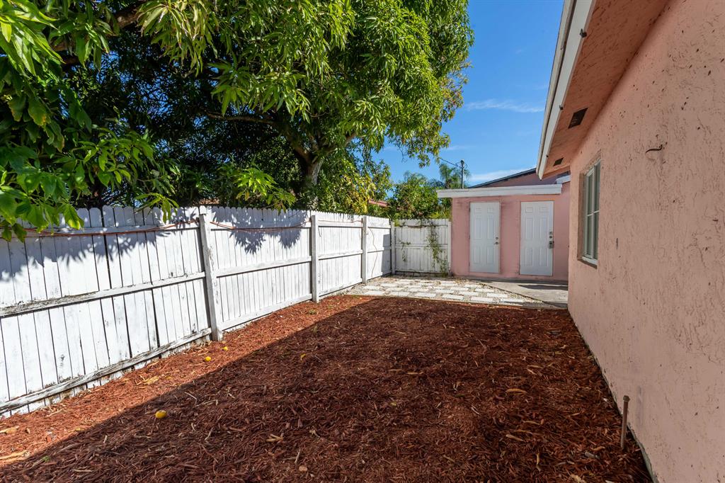 38 SW 8th Avenue