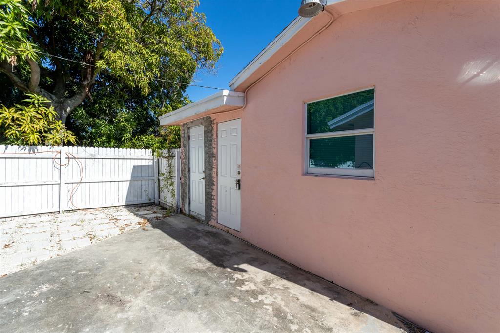 38 SW 8th Avenue