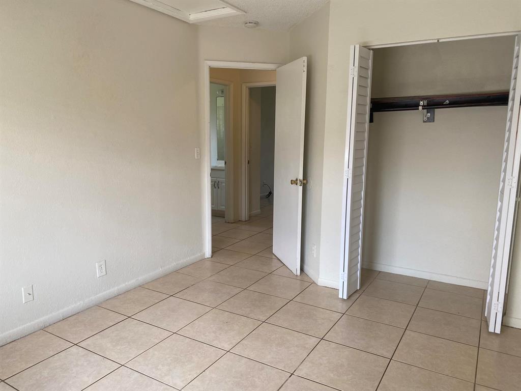 11426 NW 43 St Street