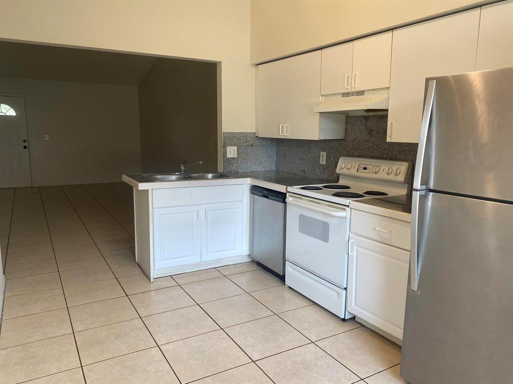 11426 NW 43 St Street