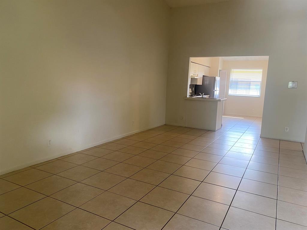 11426 NW 43 St Street