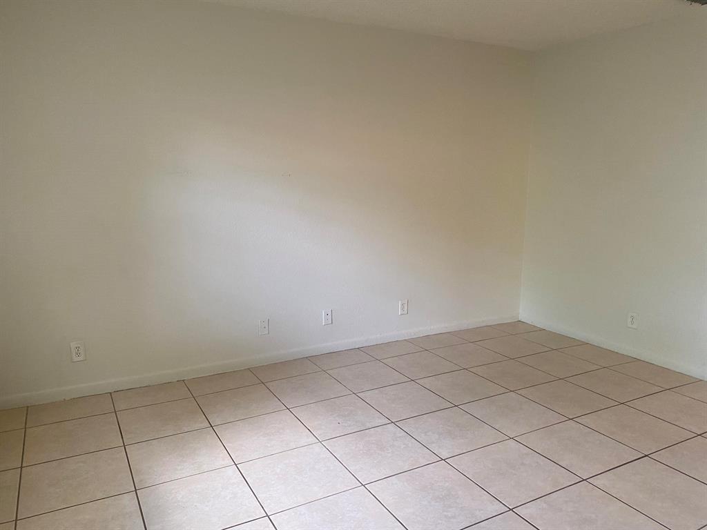 11426 NW 43 St Street