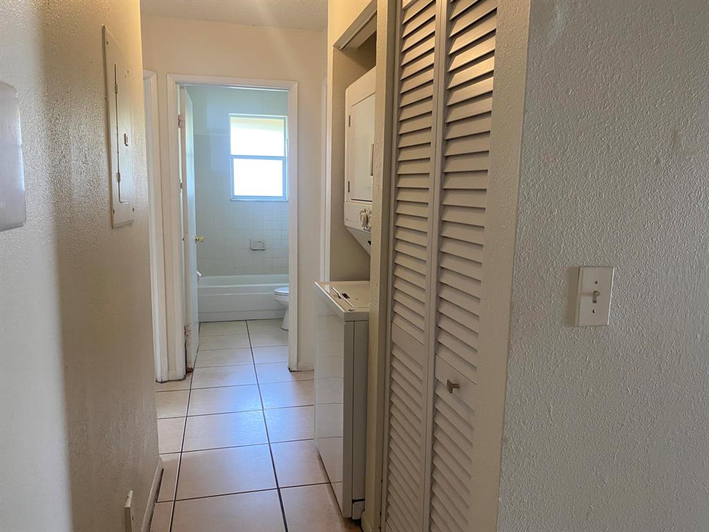 11426 NW 43 St Street