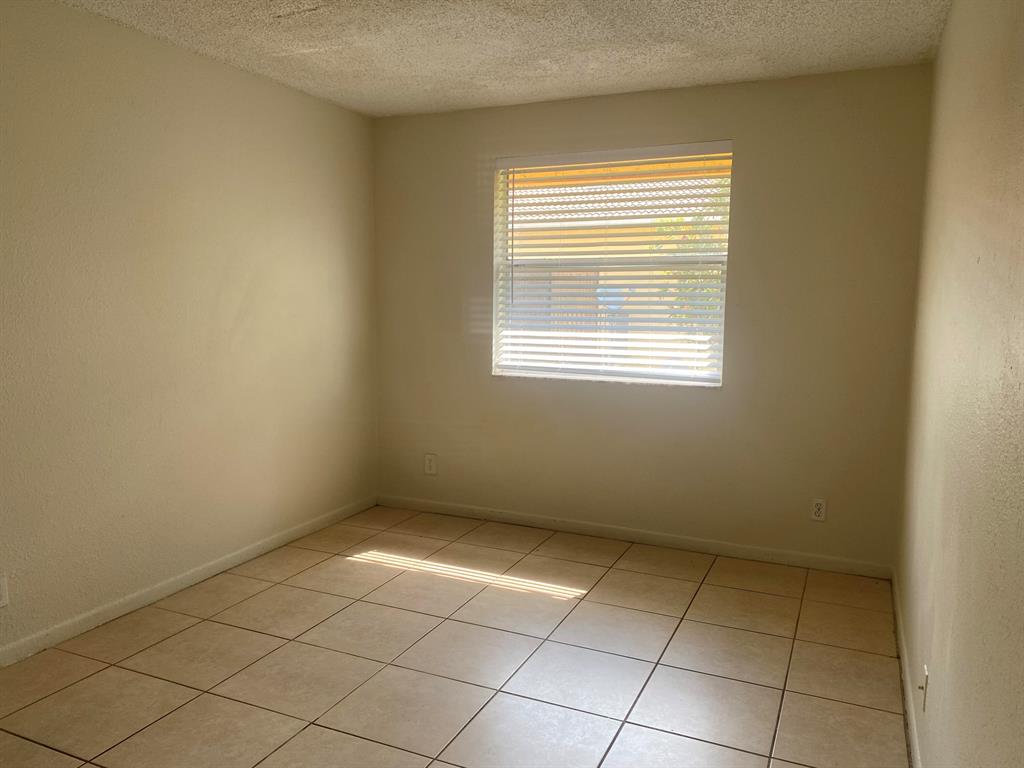 11426 NW 43 St Street