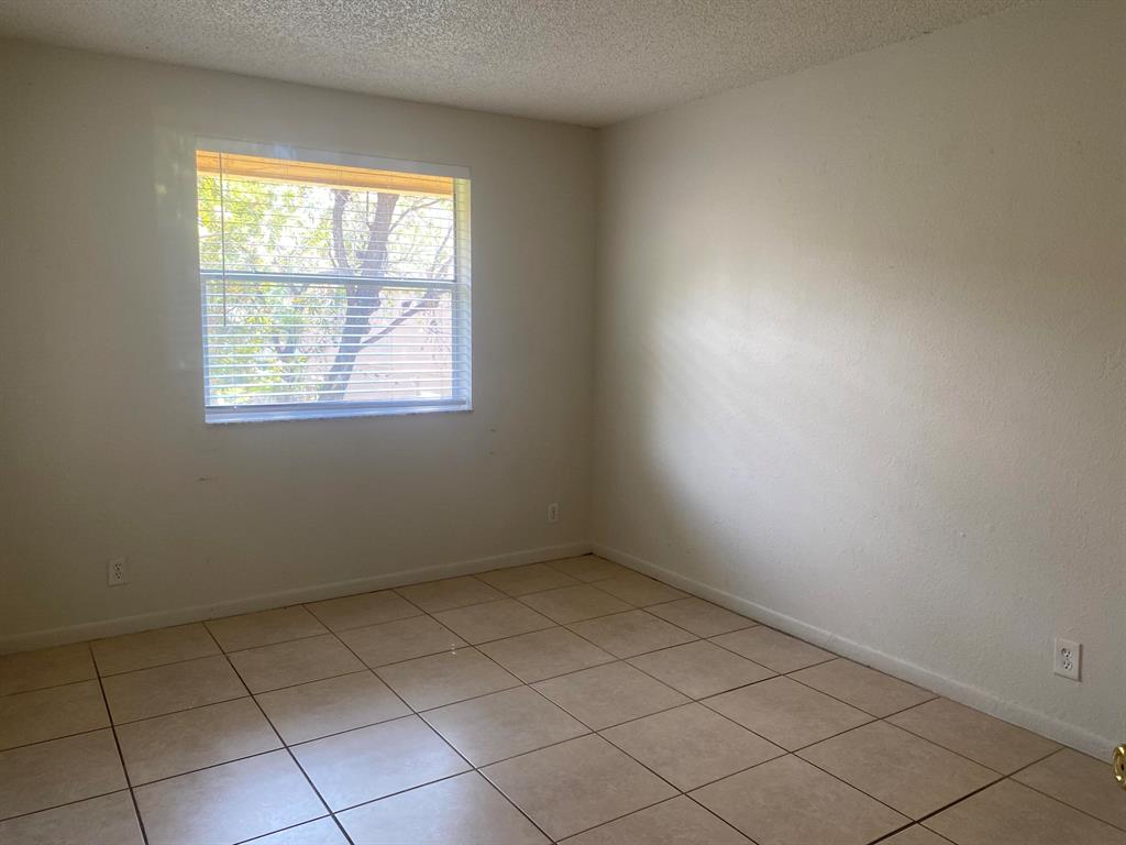 11426 NW 43 St Street