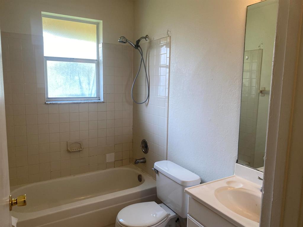 11426 NW 43 St Street