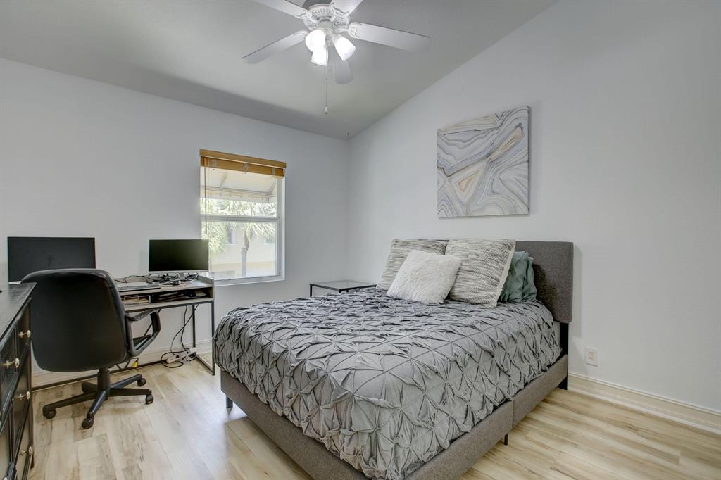 1767 NE 4th Avenue Unit: E4