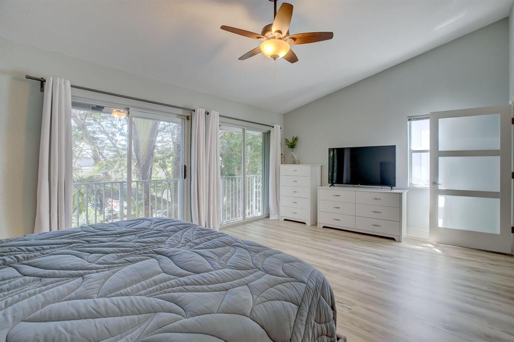 1767 NE 4th Avenue Unit: E4