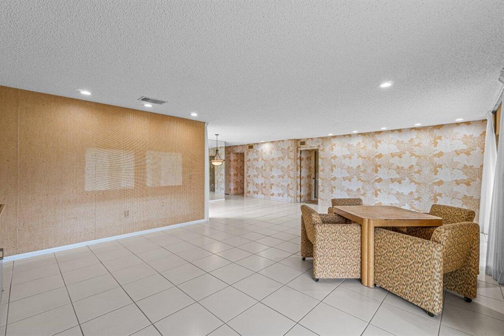 11 Stratford Drive Unit: G