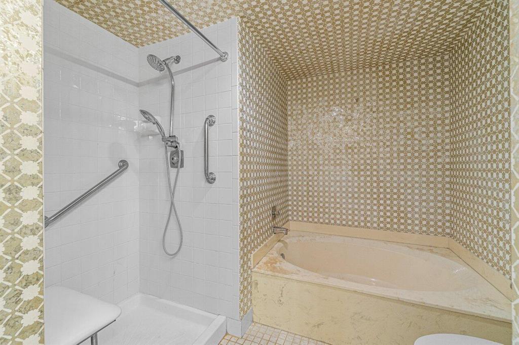 11 Stratford Drive Unit: G