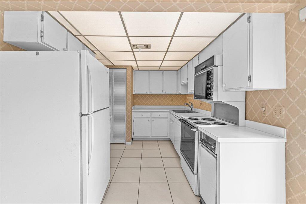 11 Stratford Drive Unit: G