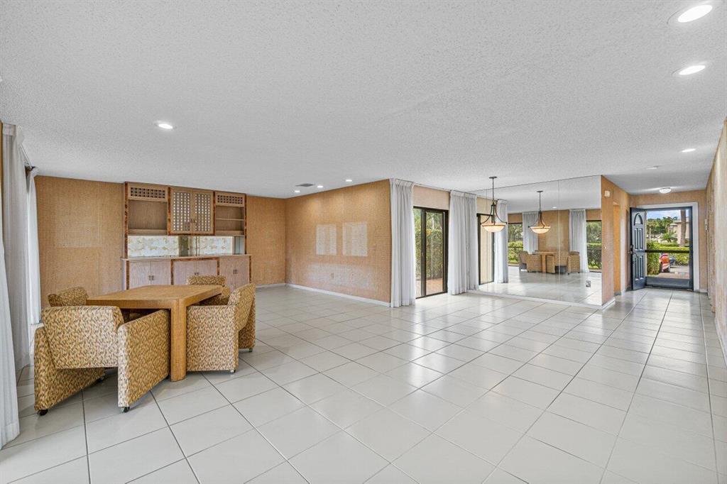 11 Stratford Drive Unit: G