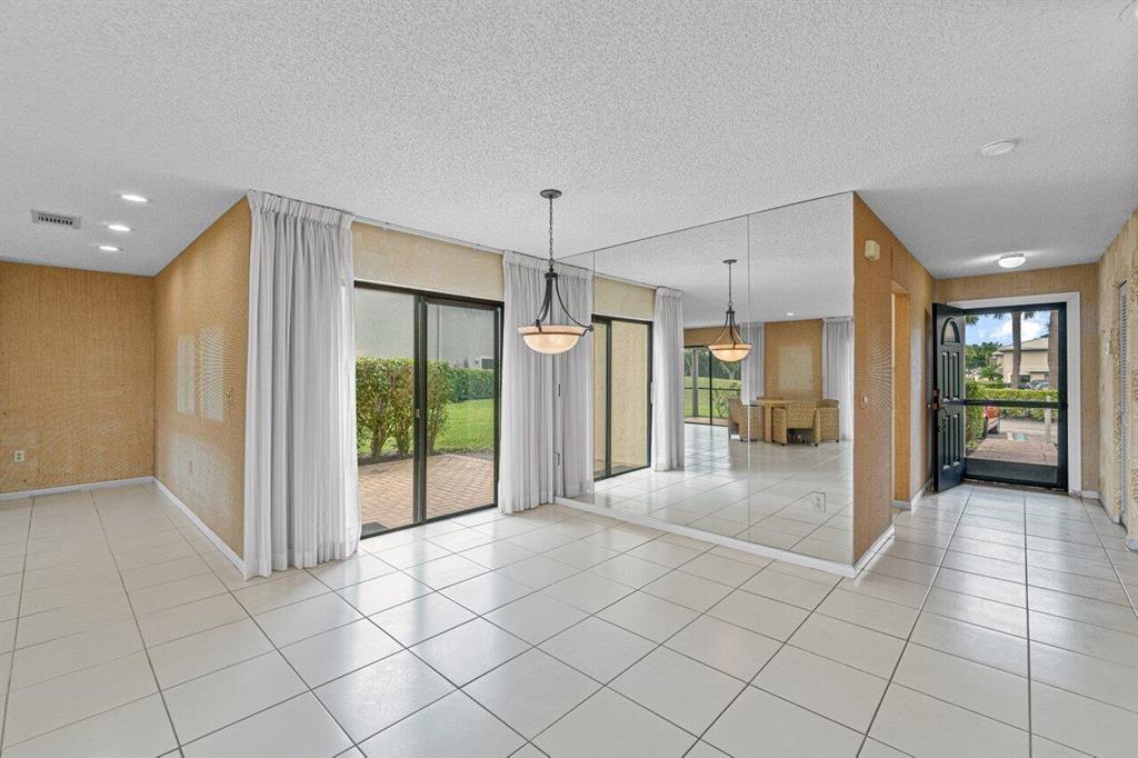 11 Stratford Drive Unit: G