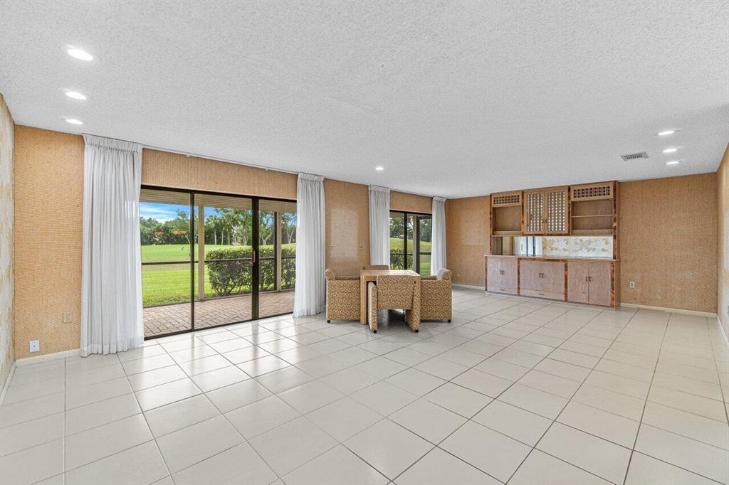 11 Stratford Drive Unit: G