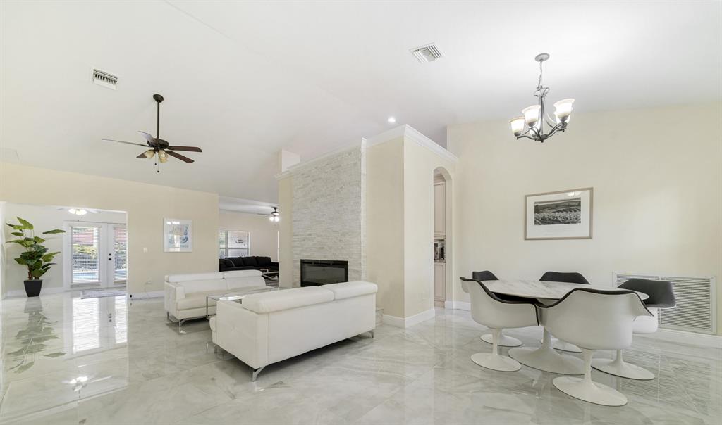 15089 Tangerine Boulevard