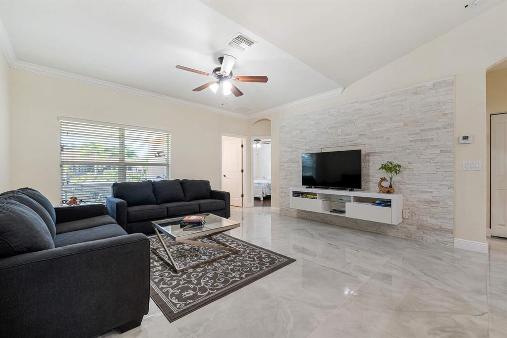 15089 Tangerine Boulevard