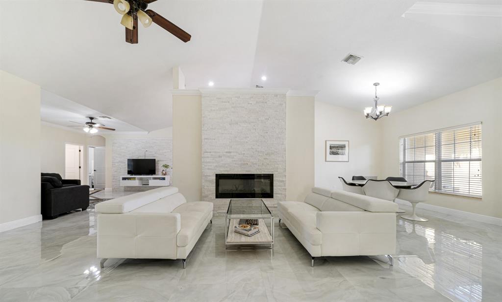 15089 Tangerine Boulevard