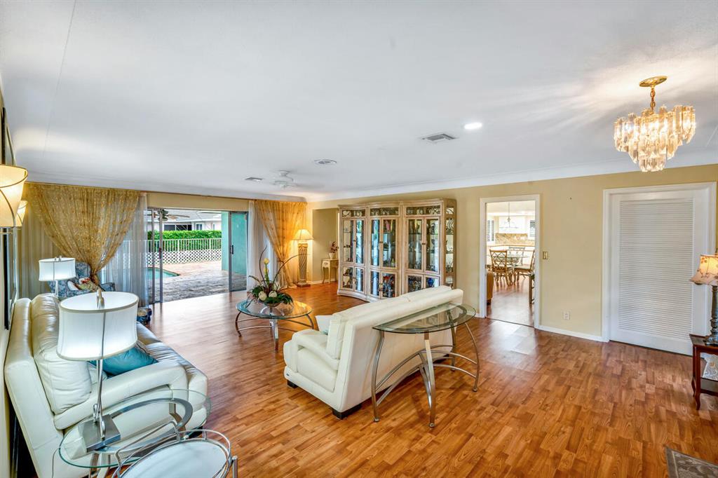 700 Valencia Drive