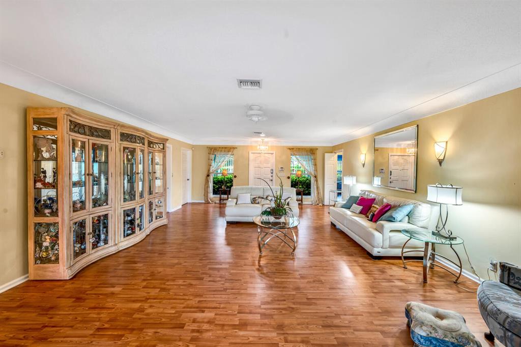 700 Valencia Drive