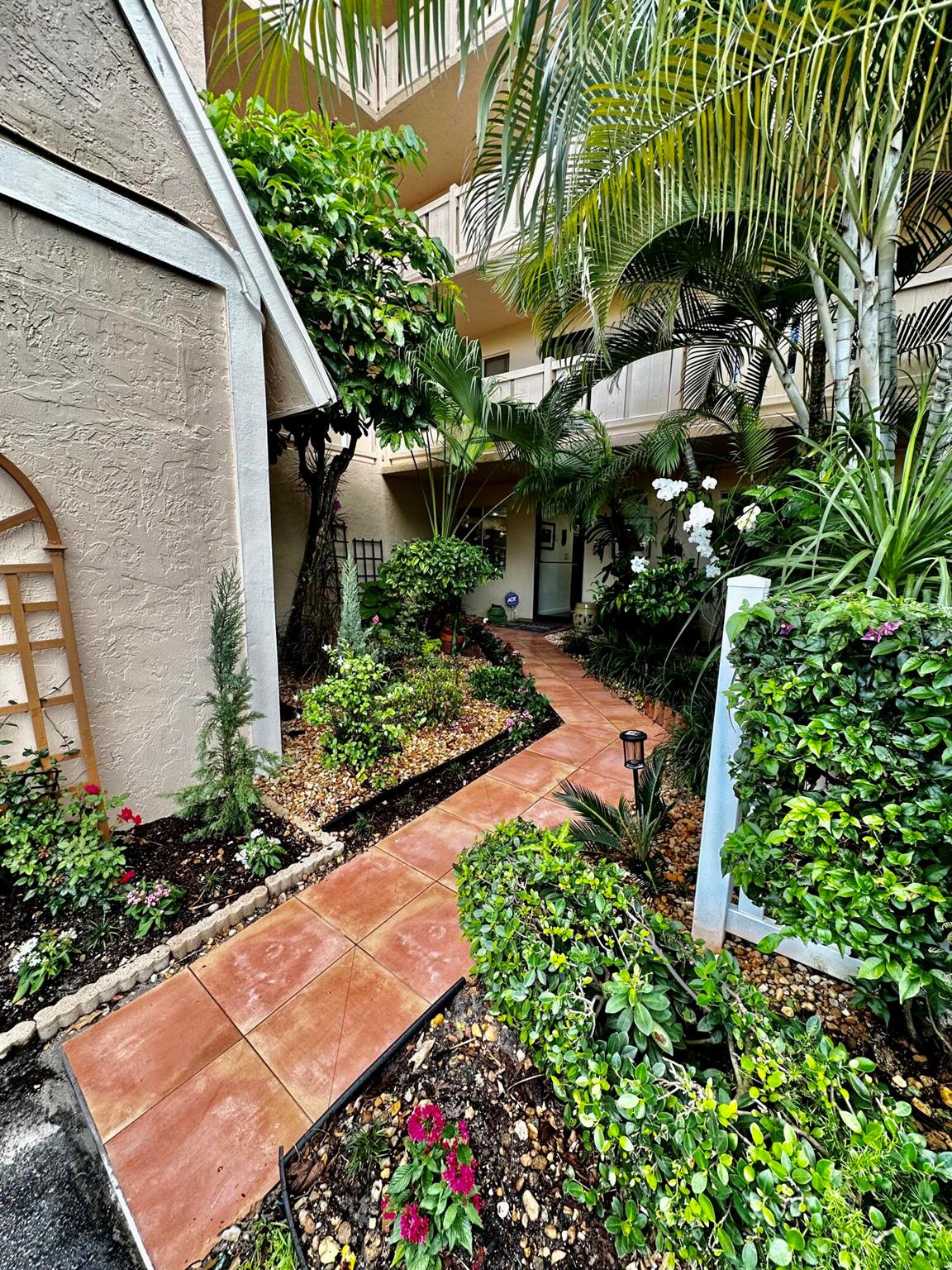 7006 Huntington Lane Unit: 105