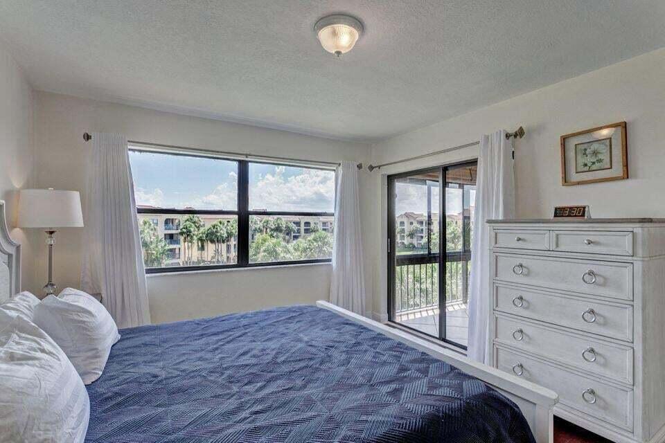700 Uno Lago Drive Unit: 402