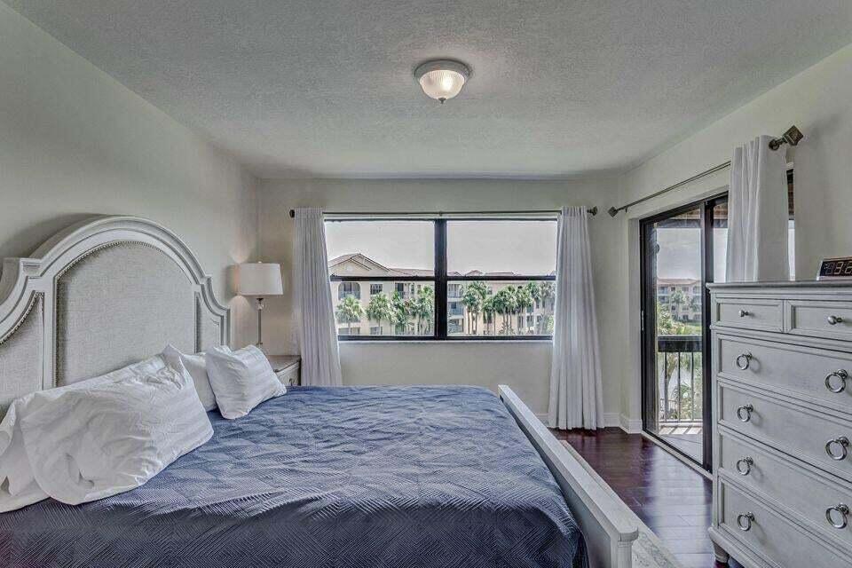 700 Uno Lago Drive Unit: 402