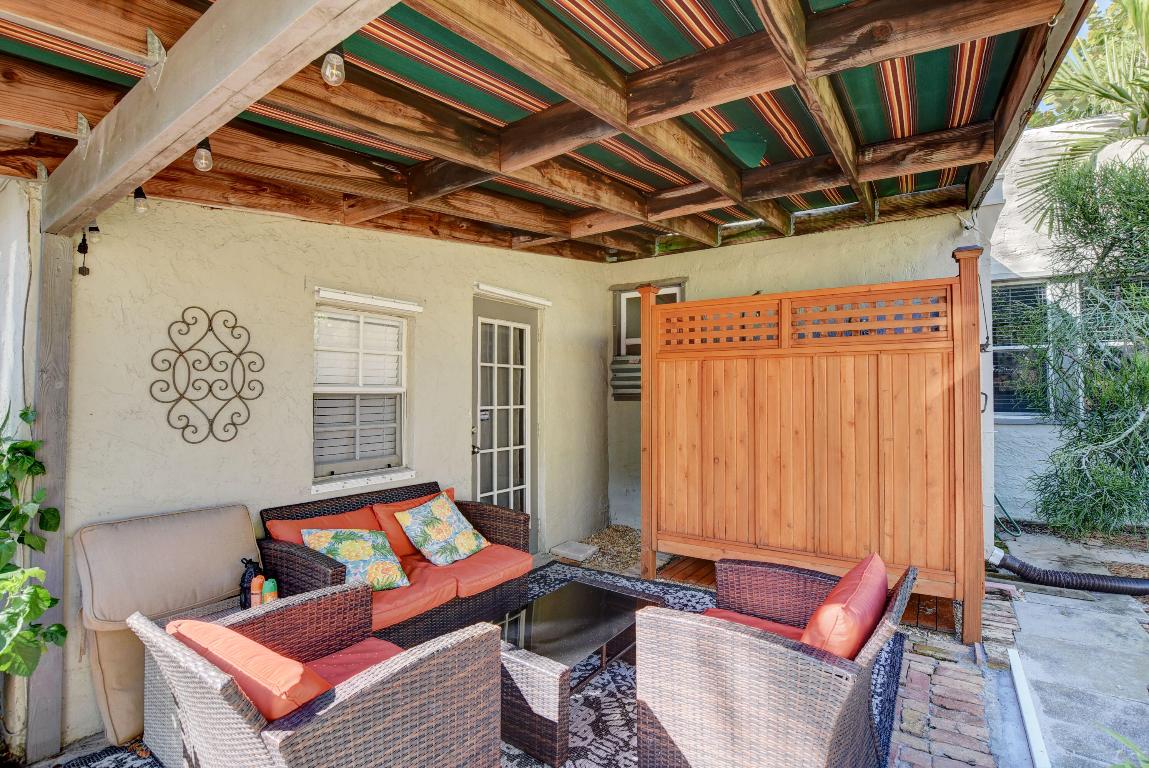 226 NE 10th Street
