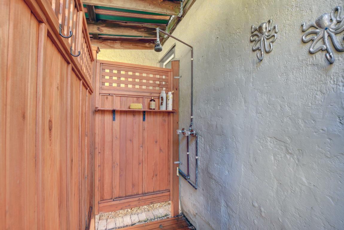 226 NE 10th Street