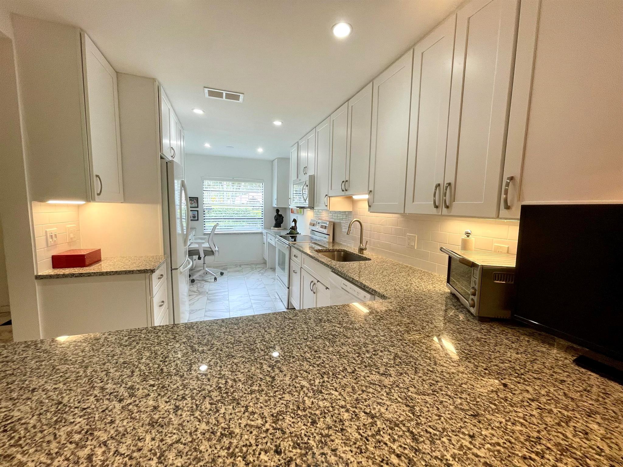 34 Southport Lane Unit: E