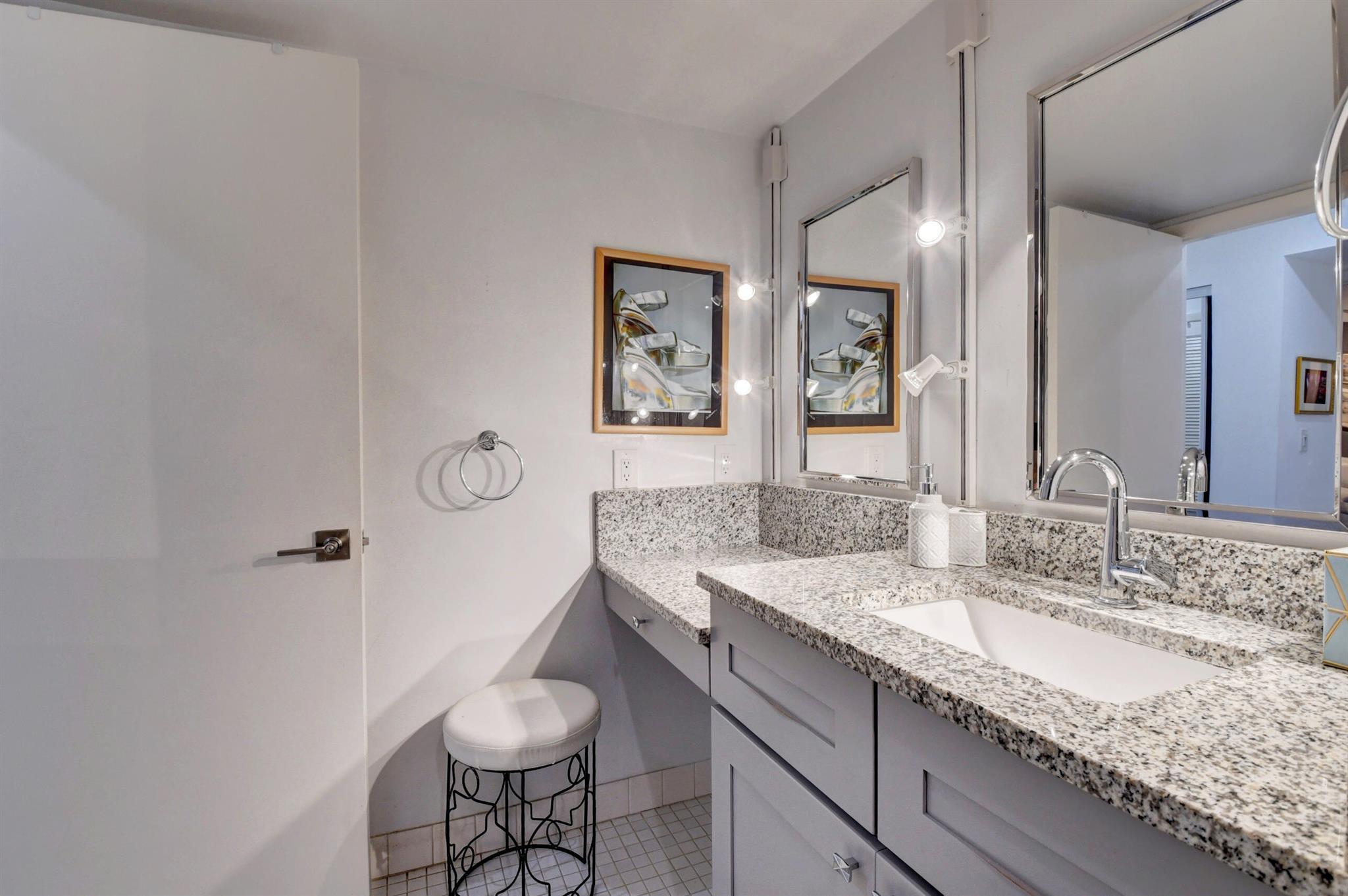 34 Southport Lane Unit: E