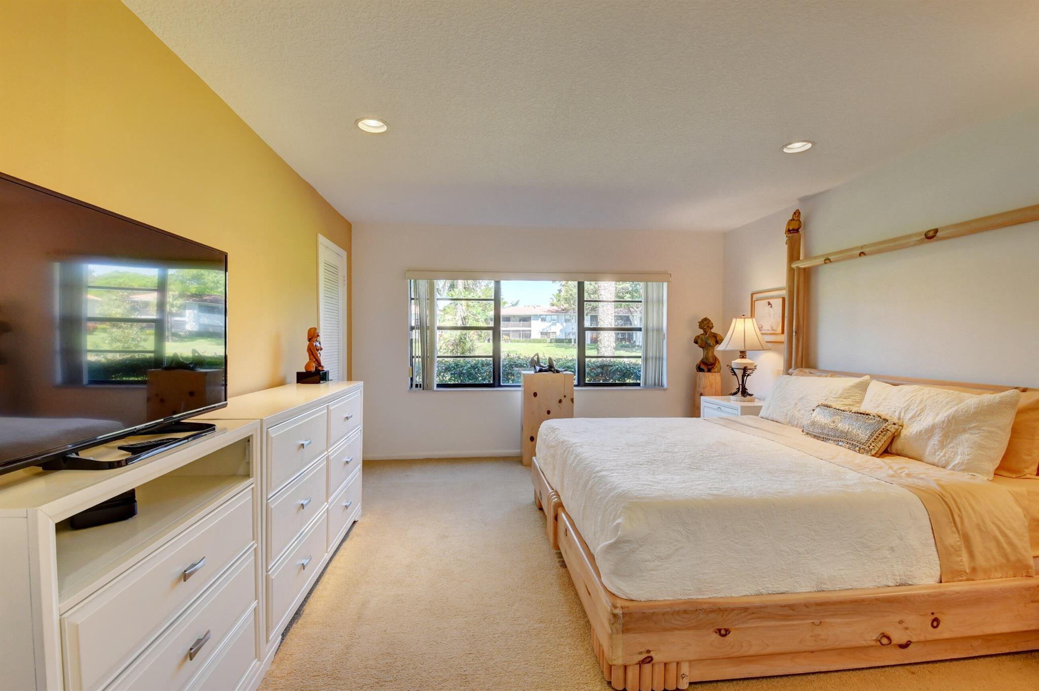 34 Southport Lane Unit: E