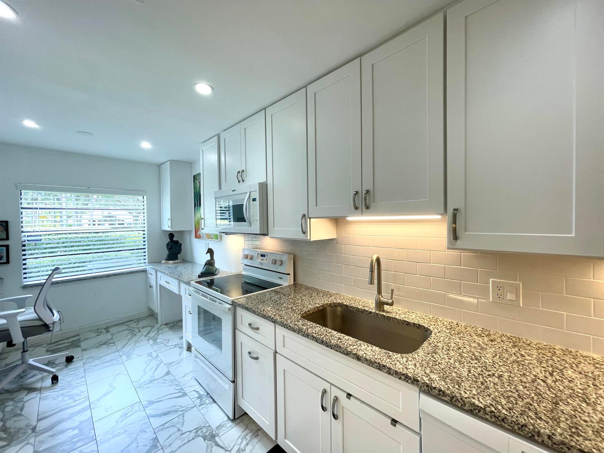 34 Southport Lane Unit: E
