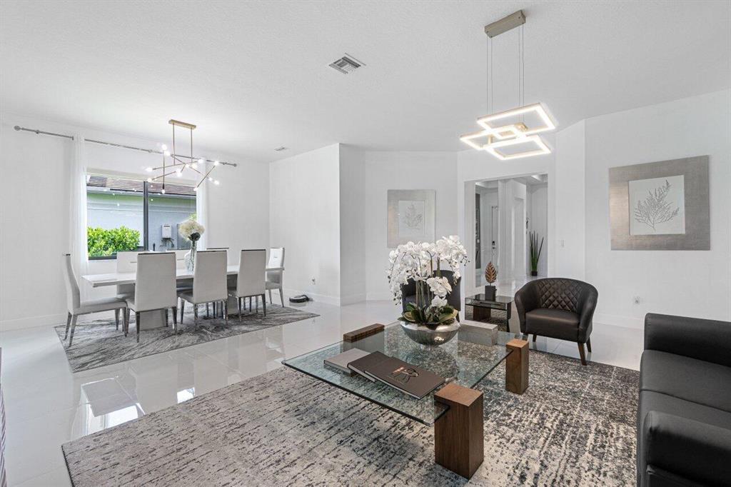 10647 N Lago Vista Circle