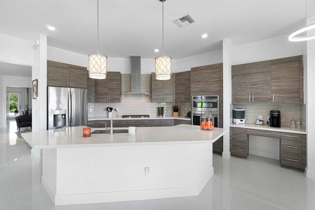 10647 N Lago Vista Circle