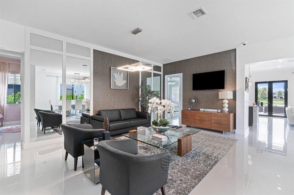 10647 N Lago Vista Circle