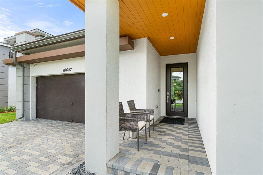 10647 N Lago Vista Circle