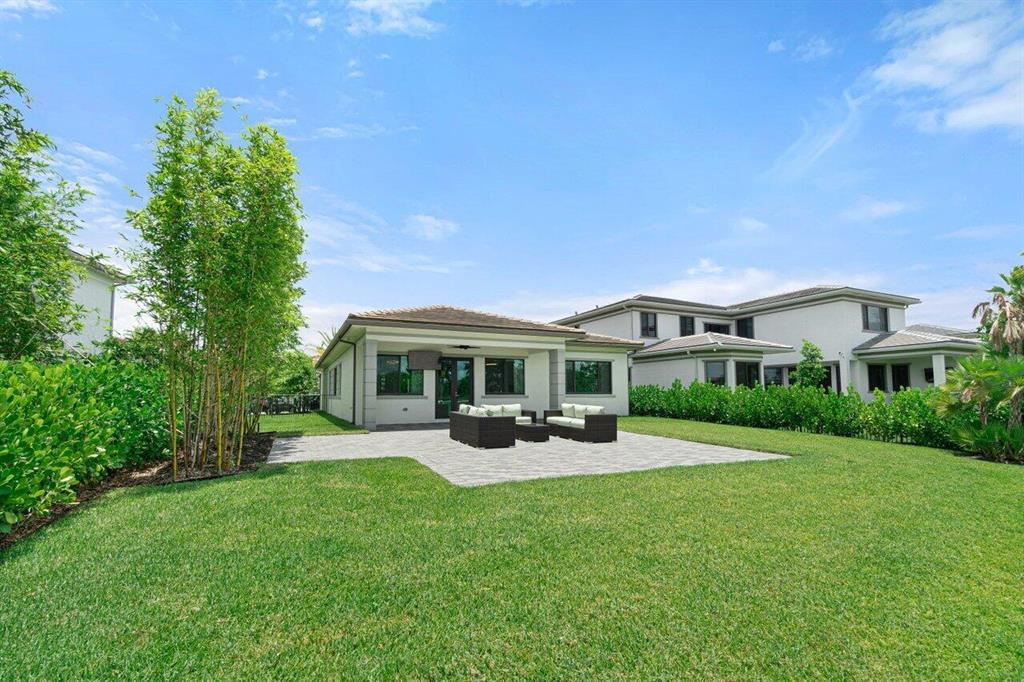 10647 N Lago Vista Circle