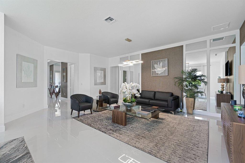 10647 N Lago Vista Circle
