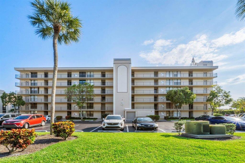 3 Royal Palm Way Unit: 504