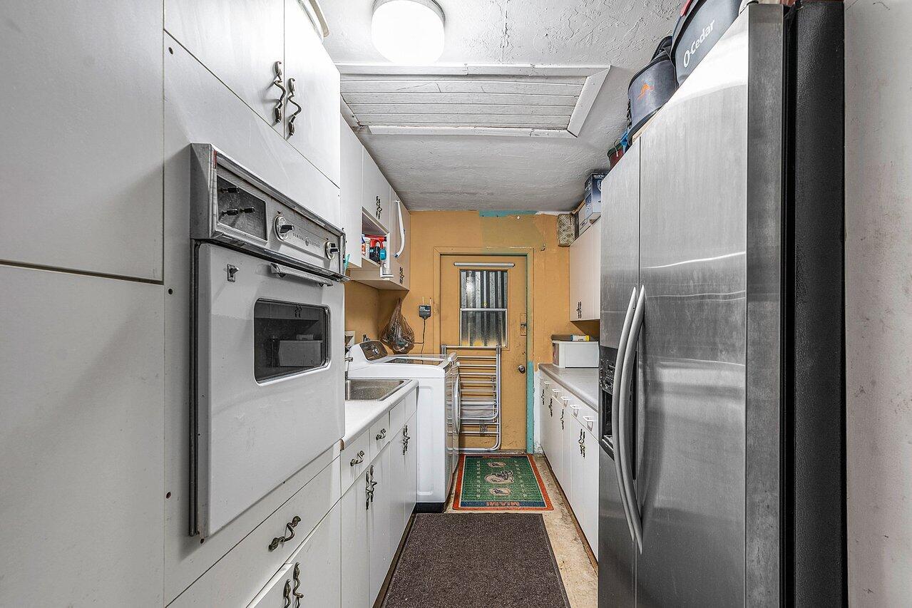 1161 SW 16th Street
